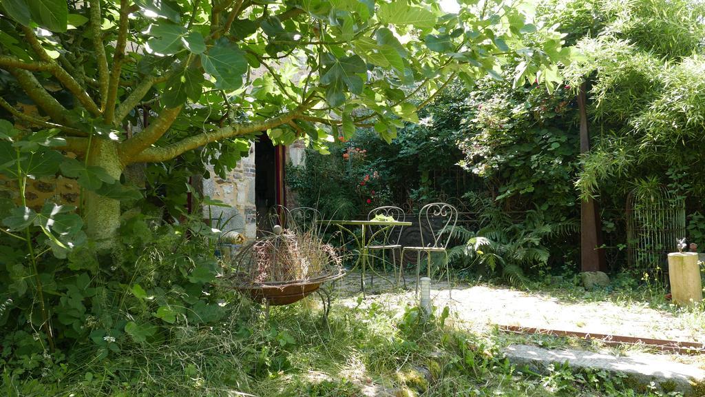 La Cage Aux Oiseaux Bed and Breakfast La Lande-de-Goult Exteriör bild
