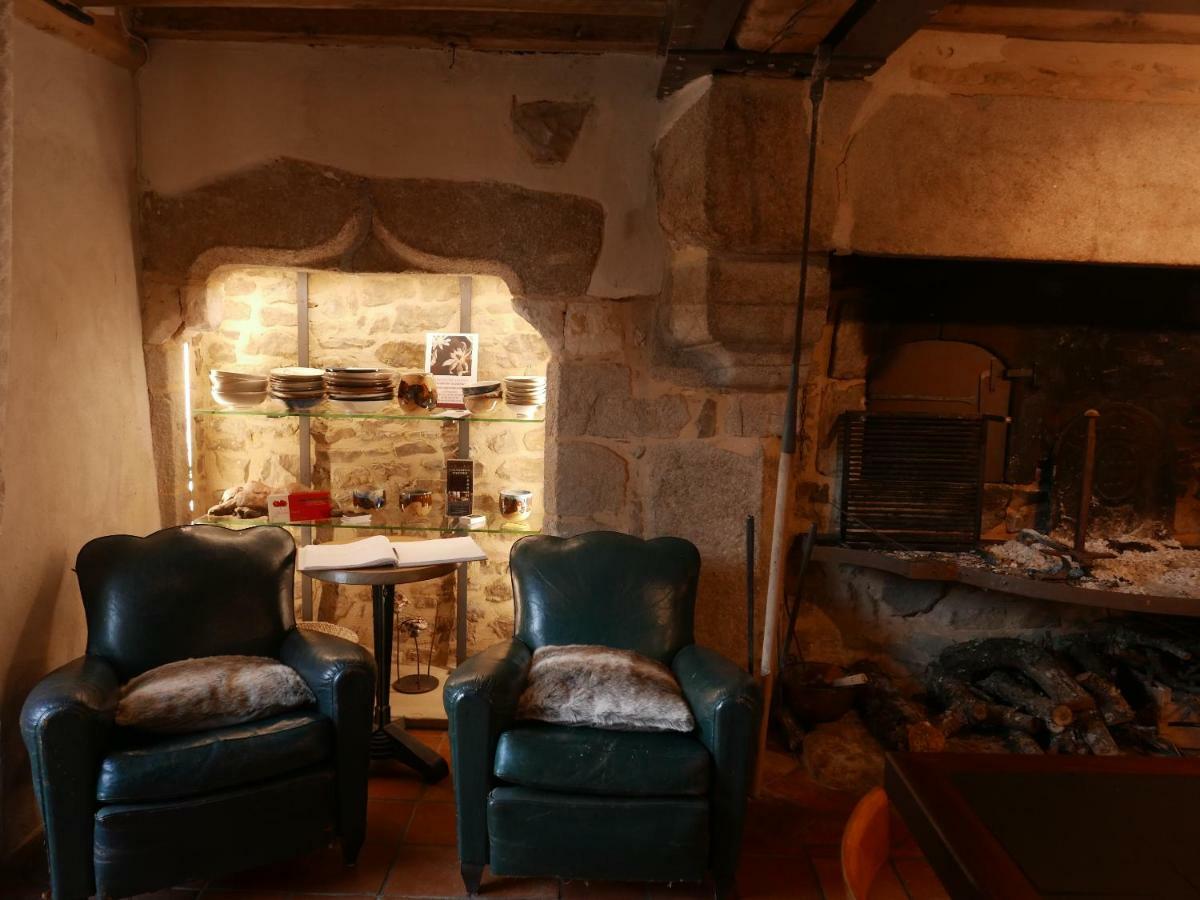 La Cage Aux Oiseaux Bed and Breakfast La Lande-de-Goult Exteriör bild