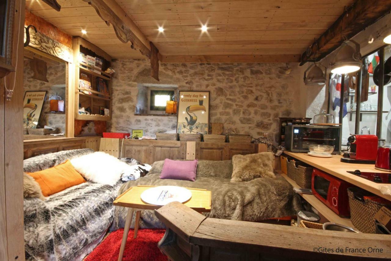 La Cage Aux Oiseaux Bed and Breakfast La Lande-de-Goult Exteriör bild